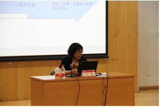 闫敏（北京大学医学部副主任）