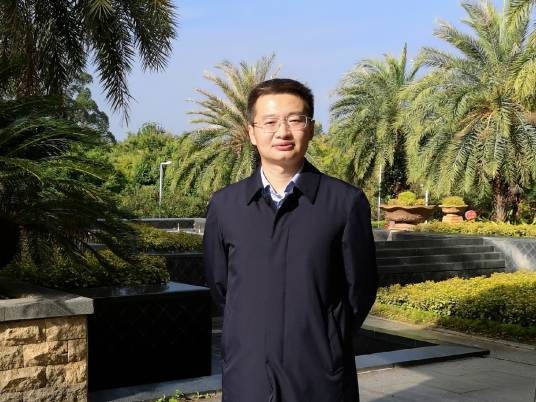 李骏虎（山西省作家协会主席、民盟山西省委副主委）
