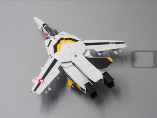 TOYNAMI 《太空堡垒》VF-1骷髅号(女武神)1:72合金压铸限定模型