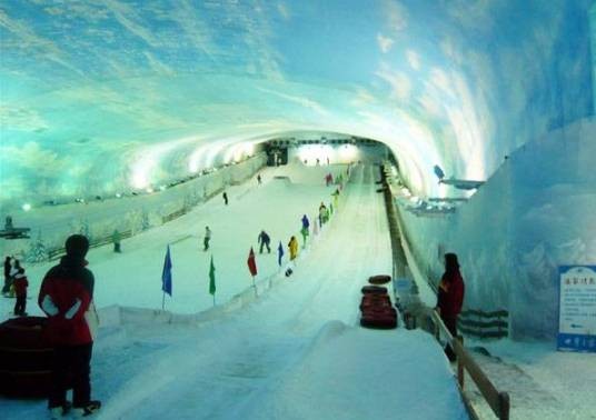 阿尔卑斯山室内滑雪场