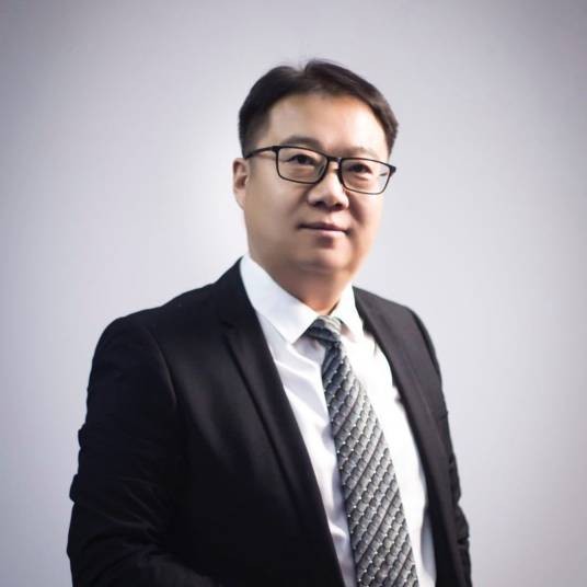 陈镭（新疆爱博律师事务所主任）