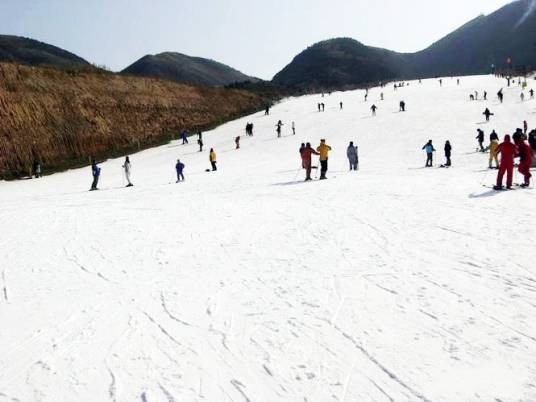 西安白鹿原滑雪场