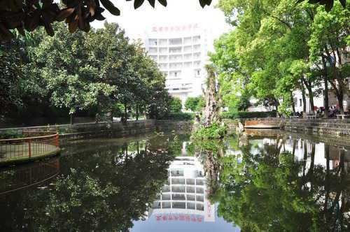 湖北省宜都市外国语学校