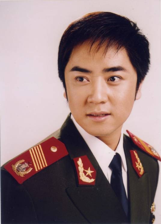 刘阳(中国人民解放军军乐团青年男歌手)