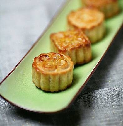 广式莲蓉月饼