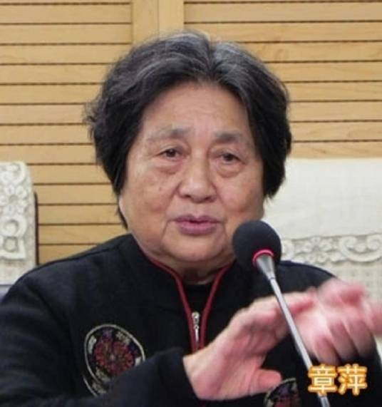 章萍（郑州大学激光医学研究中心主任、教授）