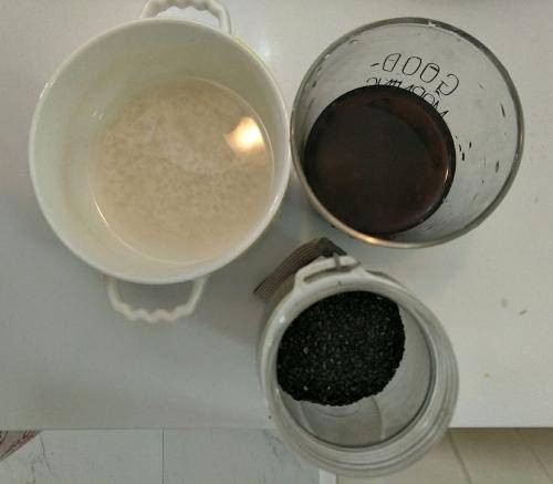 黑豆芝麻豆浆