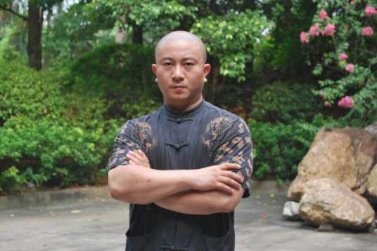 张宏武（世界铁臂王）