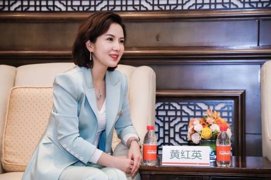 黄红英（平安集团党委副书记、集团首席数字运营执行官，平安国际智慧城市科技股份有限公司董事长）