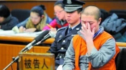 郑海龙(北京锤死父亲案嫌疑犯)