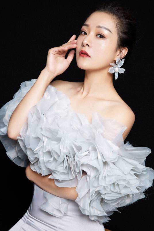 李思思(中国内地女演员,辽宁人民艺术剧院演员)