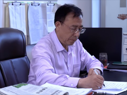 李坤鹏（武汉市新洲区第一中学党委副书记、校长）