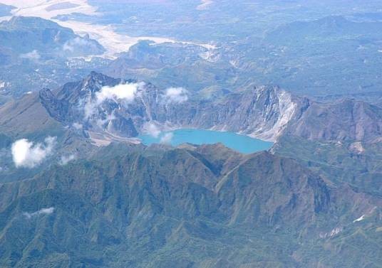 皮纳图博山