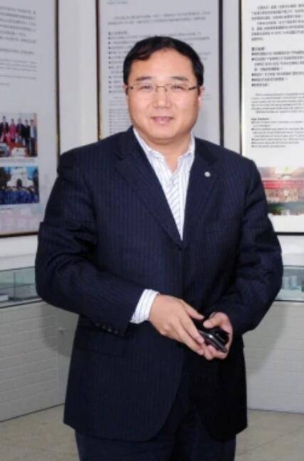 马明亮(中材节能股份有限公司原董事长、党委书记、总裁)
