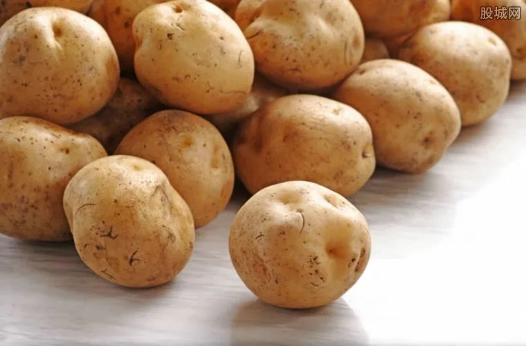 崇礼滞销土豆进京 土豆价格均为9.9元10斤