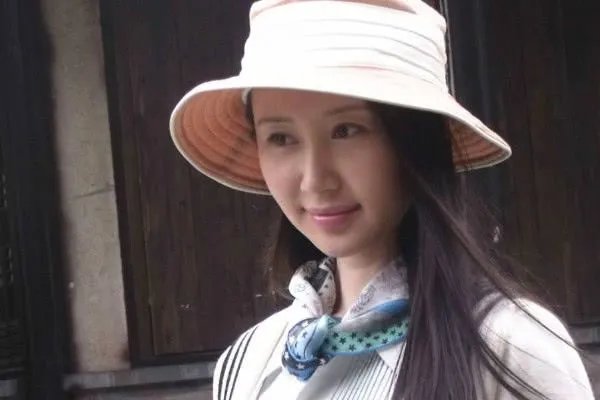 汪小菲吐槽小s穿着,娱乐圈还有哪些艺人穿着“惨不忍睹”?