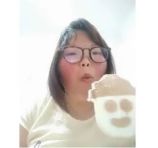 最美校花超两百斤?