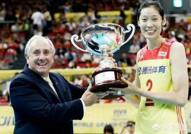 如何评价朱婷与人合影，一手遮住日本国旗？