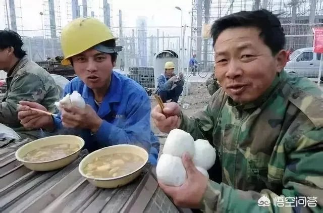 农村老人六十多岁了还在工地上打工正常吗?