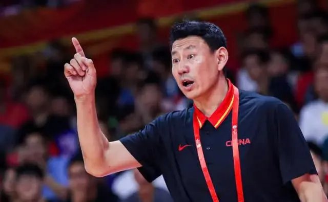 央视公开批评了中国男篮2人（周琦和李楠），并直言：和顶级球队差太多，你怎么看？