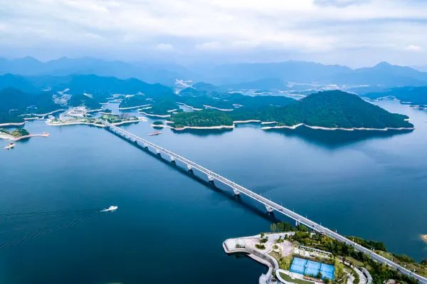 哪里适合夏天旅游 夏天去哪旅游比较凉快