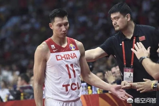 央视公开批评了中国男篮2人（周琦和李楠），并直言：和顶级球队差太多，你怎么看？