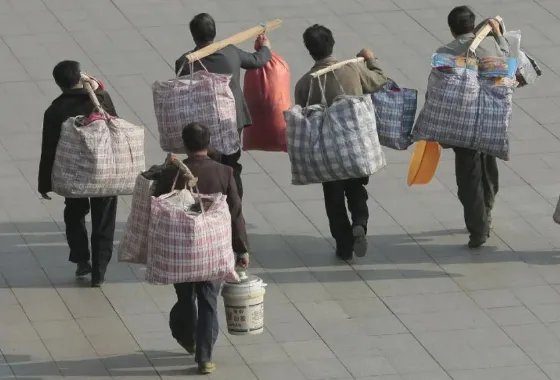 河南周口宝宝对着监控不停喊妈妈,你如何看待这个场景呢?