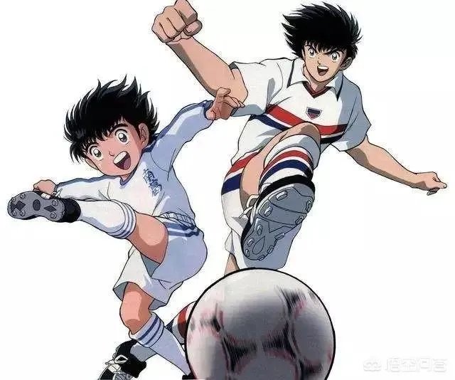 在日本漫画《足球小将》中,大空翼有哪些成名必杀技?