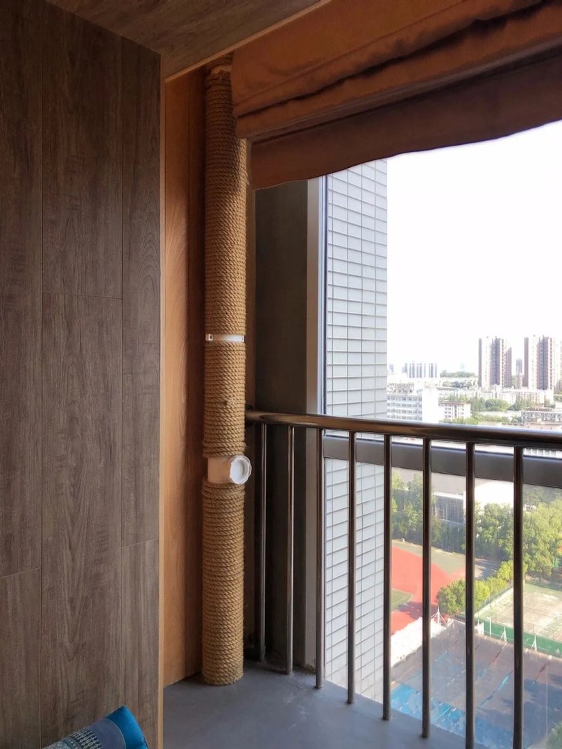 阳台管道太碍眼,下面的美化你喜欢哪种做法呢?