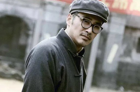 柳云龙是用心演戏的好演员,每部抗战谍战片都是精品,为何一直不红呢?