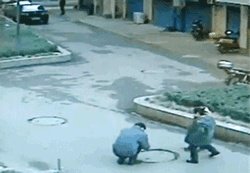 下水道放鞭炮很危险吗?那春节不能下水道放鞭炮了。