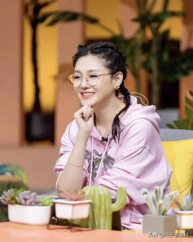 如何看待海清、姚晨、梁静在电影展上发表的女性感言,呼吁导演给中生代女演员机会?