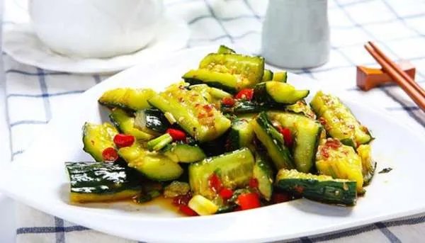 多家餐馆拍黄瓜被罚5000元,餐馆不能做拍黄瓜,这还能算是餐馆吗?