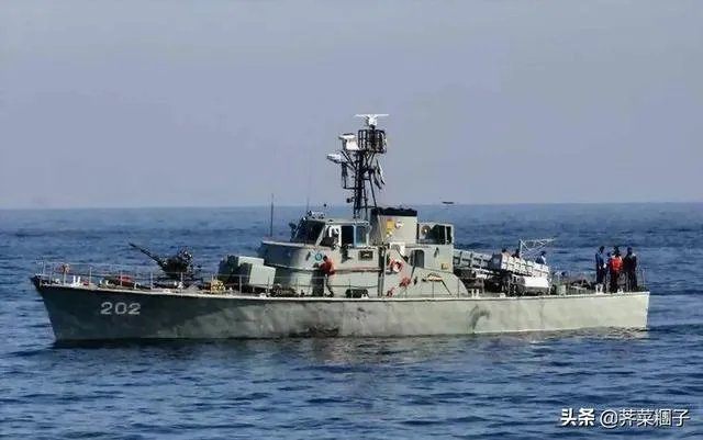 现在的伊拉克海军实力与伊朗海军可以较量嘛？你怎么看？