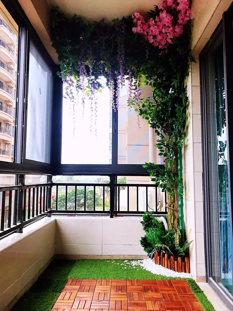 阳台管道太碍眼,下面的美化你喜欢哪种做法呢?