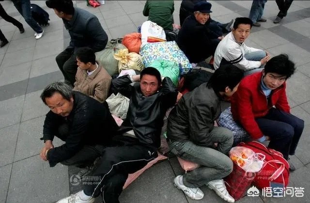 农村老人六十多岁了还在工地上打工正常吗?