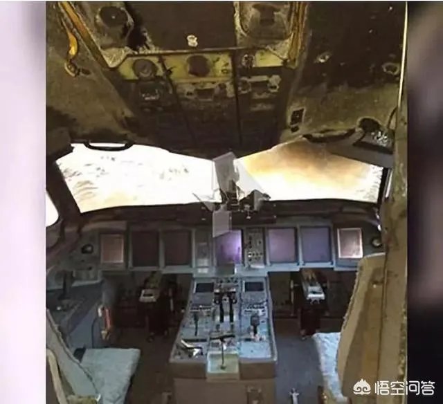 如何看待俄罗斯客机被闪电击中起火迫降事件？