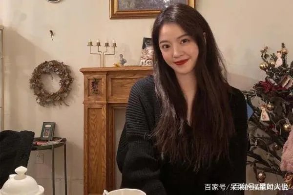 王中磊女儿最新近照撞脸王祖贤,自嘲小时候自拍成黑历史,你怎么看?