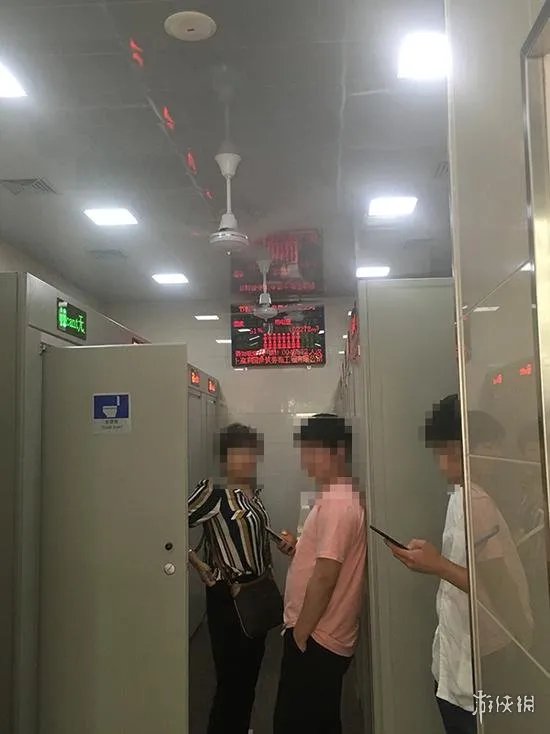 上海建无性别公厕解决女性排队问题 男女同厕好尴尬