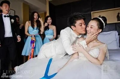 李小璐和贾乃亮相差几岁?