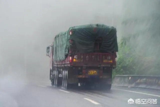 河北司机携妻儿登门感谢河南大叔称是他救了我的命,你怎么看?