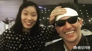 如何评价朱婷与人合影，一手遮住日本国旗？