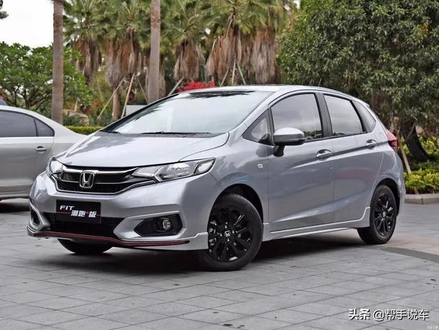 想买一辆二手车,价格6-7万,有什么推荐,要不费油的?