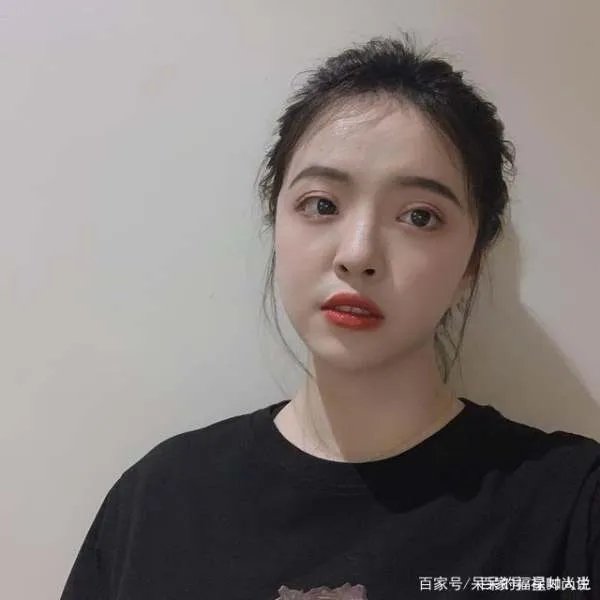 王中磊女儿最新近照撞脸王祖贤,自嘲小时候自拍成黑历史,你怎么看?