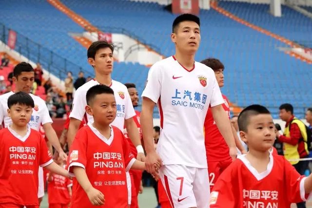 上港对亚泰的比赛吕文君换下陈彬彬后上港场上就没有u23球员了,这样情况合理吗?