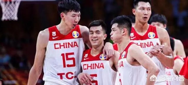 央视公开批评了中国男篮2人（周琦和李楠），并直言：和顶级球队差太多，你怎么看？