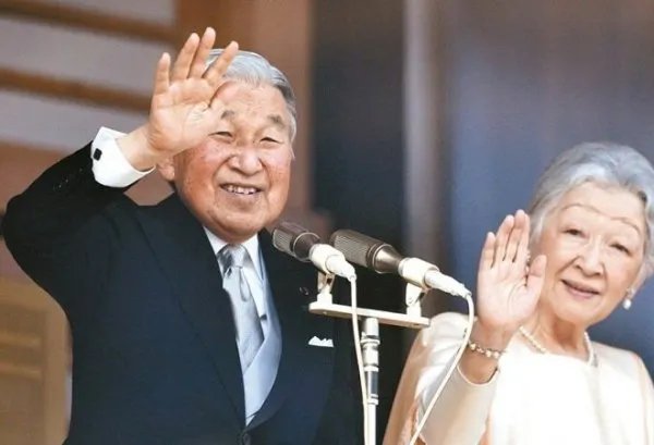 日本在讨论天皇退位的事，那么明仁天皇为什么想要退位呢？