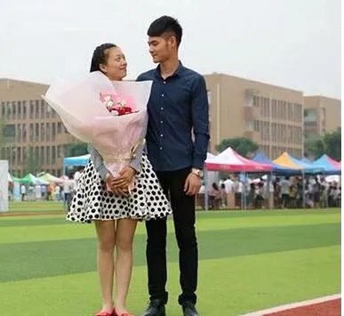大学生霸气求婚是怎么回事?