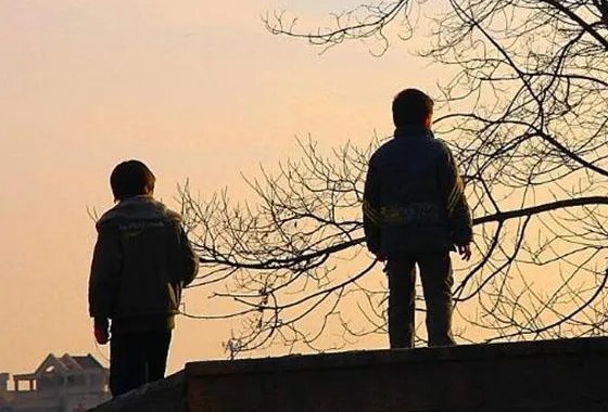 河南周口宝宝对着监控不停喊妈妈,你如何看待这个场景呢?
