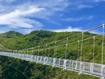 辽宁虎谷峡玻璃栈道发生了什么样的事故?此事故该谁负责?